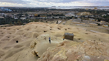 Il Gebel al-Mawta nell'oasi di Siwa dall'alto